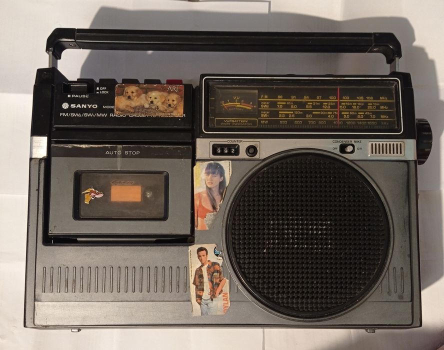 Vând/Schimb Radio-Casetofon,SANYO.Merge doar pe radio,pe casetă bâzâie