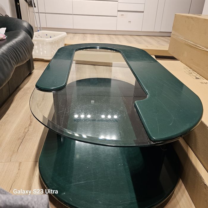 Холна маса зелена дърво със стъкло.