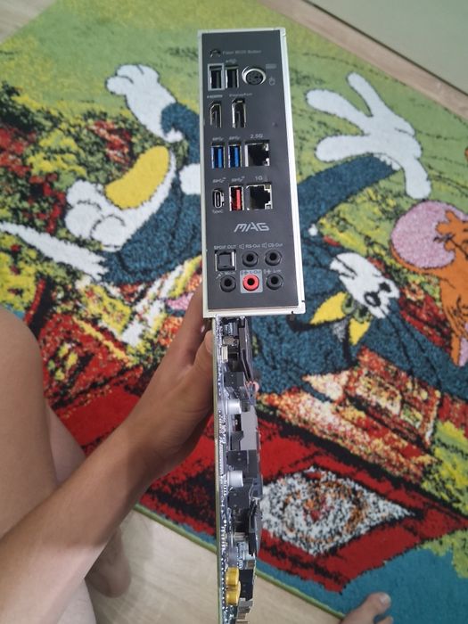Продавам дъно msi mag b550 tomahawk. В състояние като ново, само  е тествана , идва с оригиналната кутия и много добре опаковано.