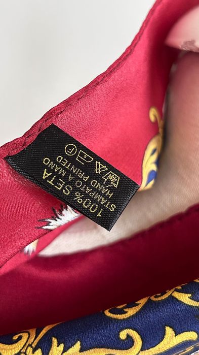 Разкошен копринен шал с ловни мотиви Made in Italy