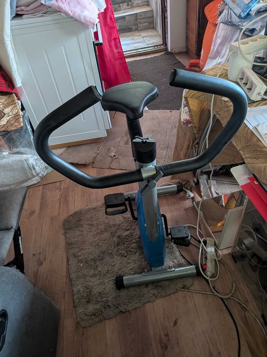 Bicicleta staționară de fitness