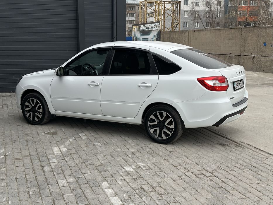 Гранта фл лифтбек 2023 год