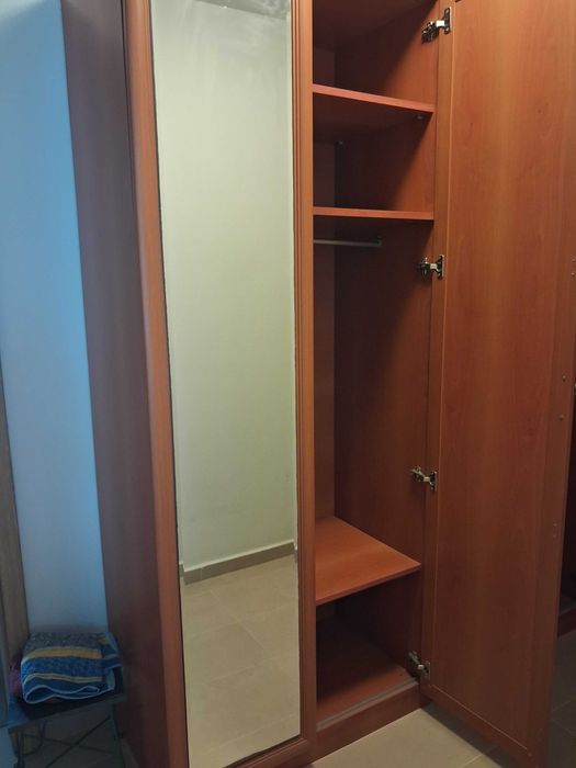 Гардероб, холна секция, маса