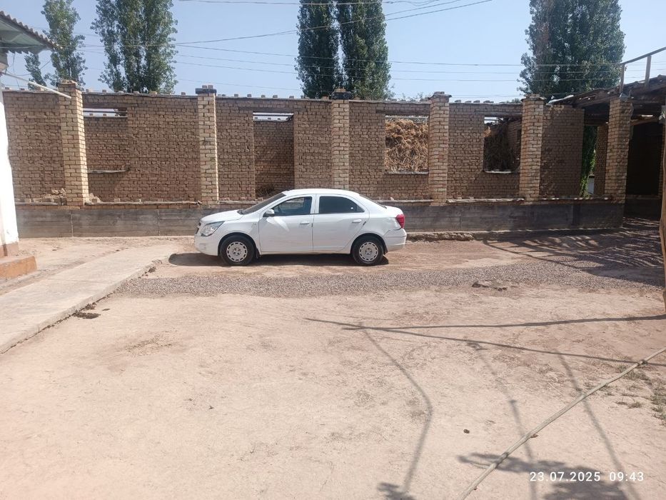 У́рта Чирчик, Тумани Галаботир махалласида 14 сотихли участка сотилади