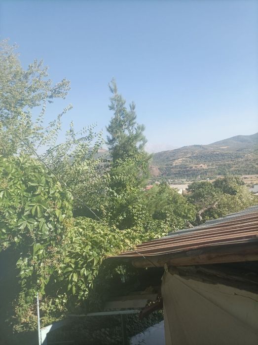 Чарвак участка сотилади 6,15 соток беш тут