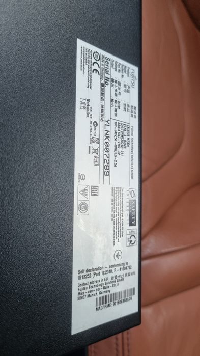 Unitate Server Fujitsu: Xeon e5 2680 v2/64GB RAM/GT630/SSD 256/500HDD