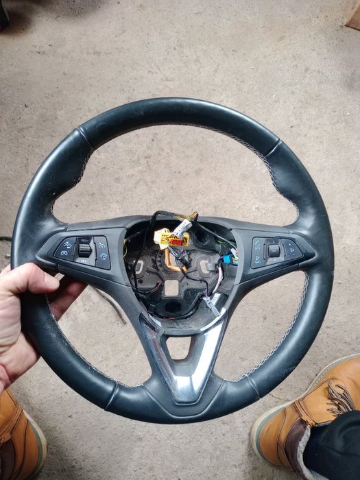 Отличен волан Опел астра К 19г с подгрев