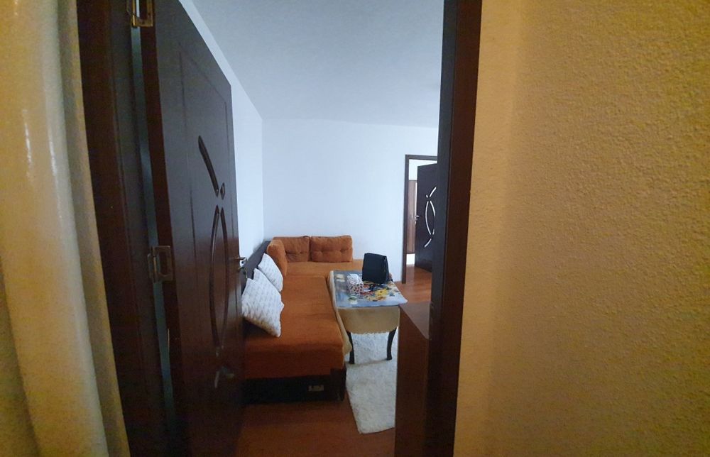 Închiriez apartament Balș zona monument