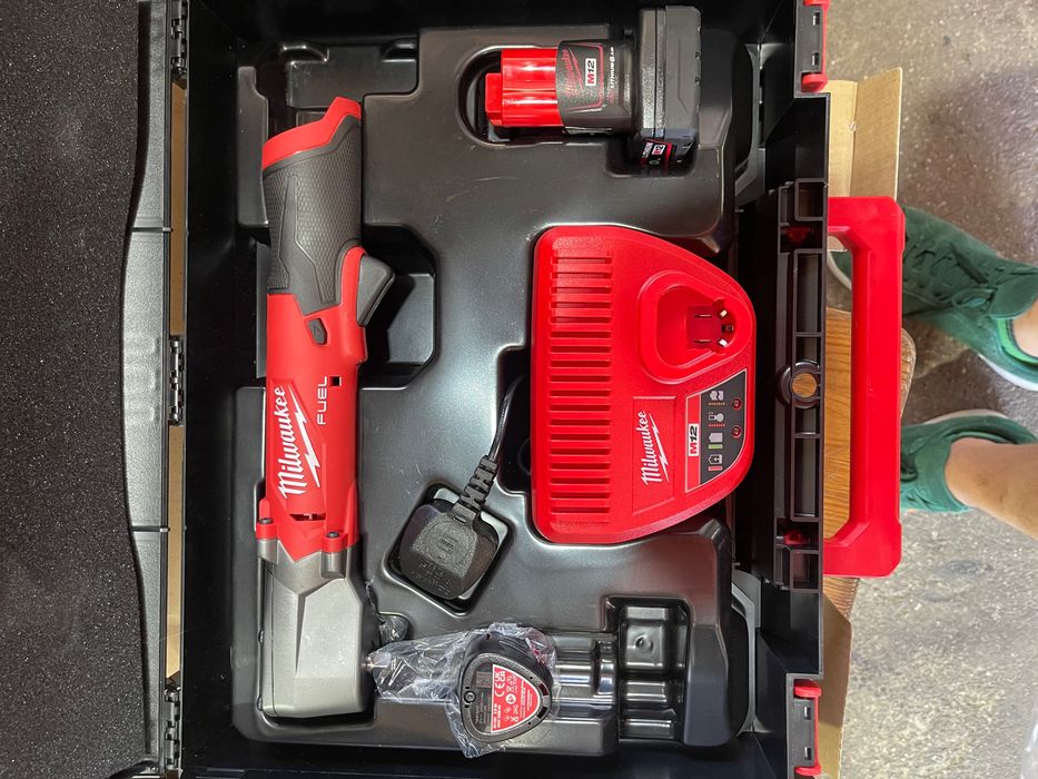 Milwaukee m12fraiwf38-2 акумулаторен ъглов ударен гайковерт 3/8"