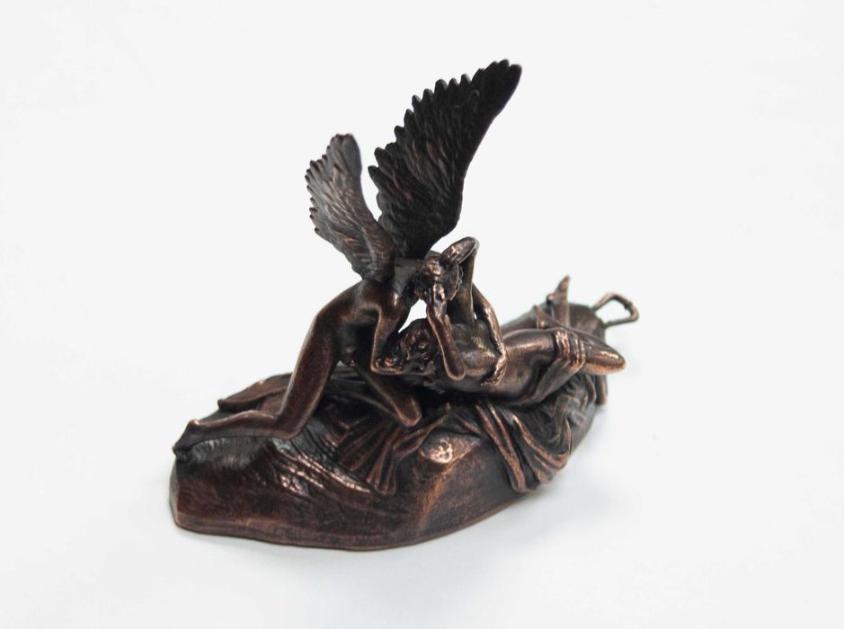 Статуетка,сувенир-"Целувката на Купидон".Медна галванопластика