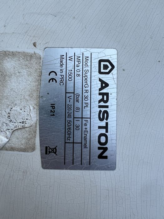 Водонагреватель Ariston 30л