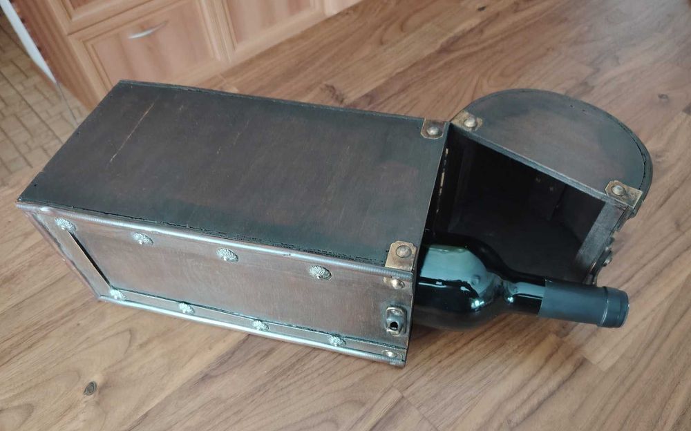 Ретро дървена кутия за бутилка вино или уиски