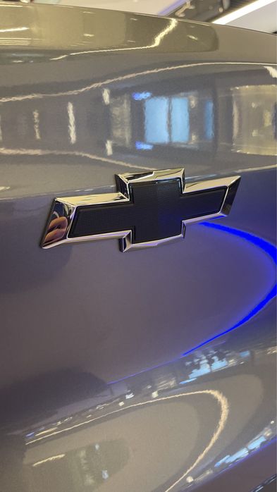 Onix Chevrolet emblema Redline