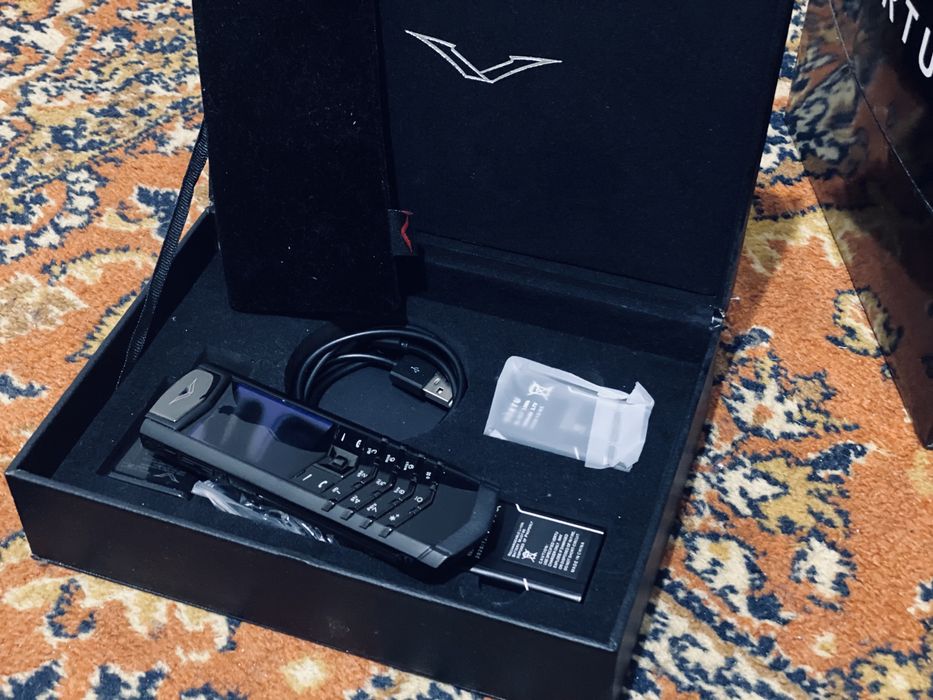 Мобильный телефон