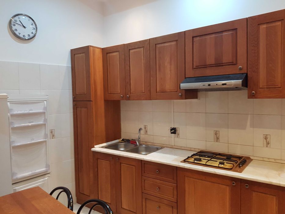 Inchiriez apartament
