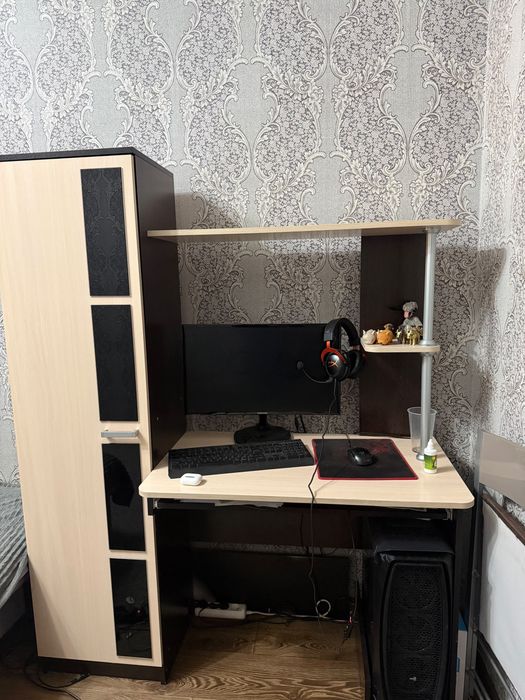 Продам компьютерный стол.