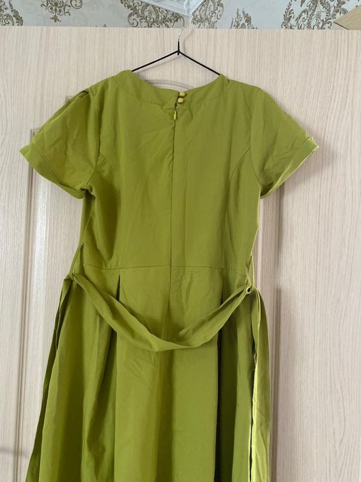 Көйлек жасыл түсті