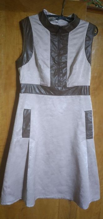 Платье на девушку. Очень элегантное.