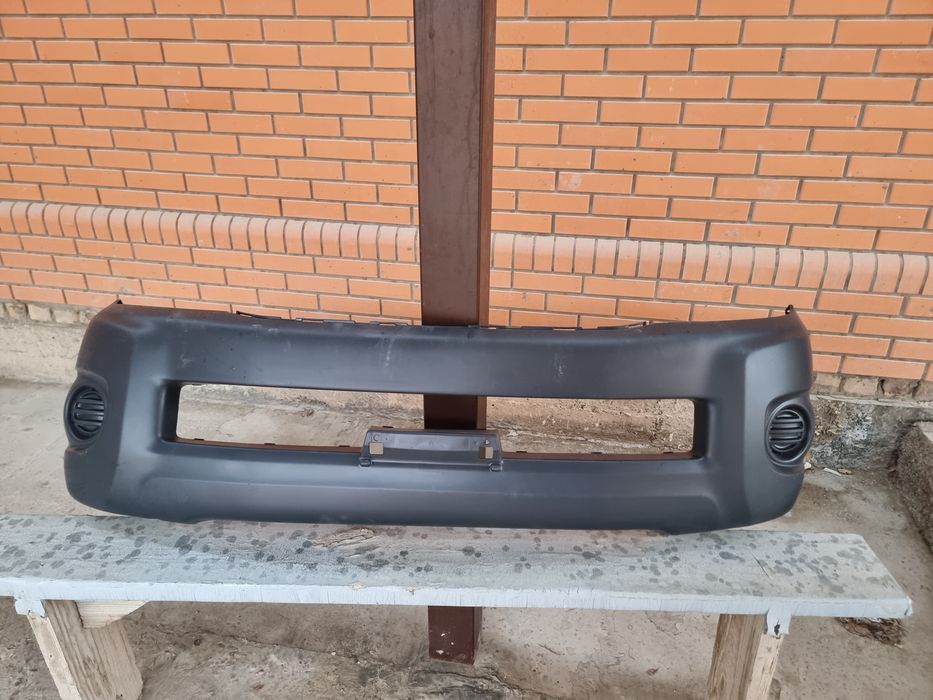 Бампер от тайота хайлюкс 2010г.