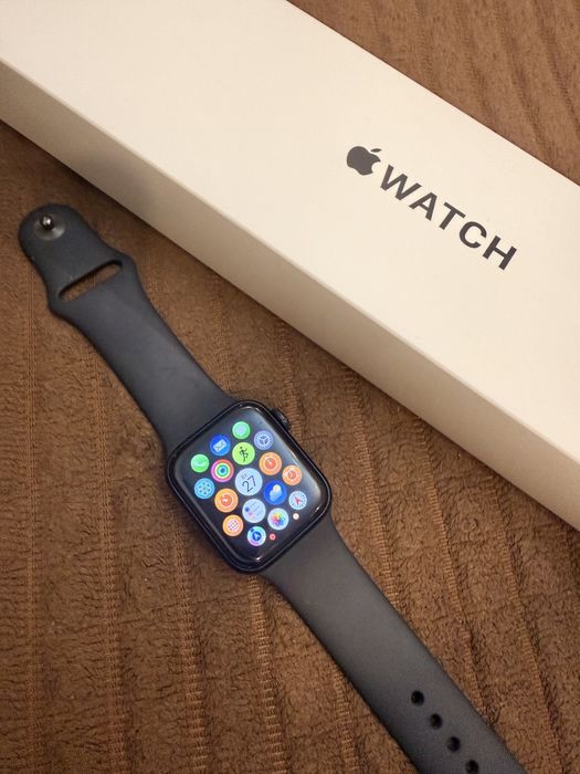 Продам apple watch SE 40mm gen 2, 2 поколение