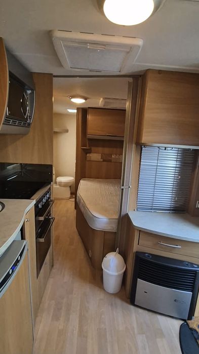 Rulota de inchiriat Swift Charisma 550 | 5 locuri | Off-Camping | 300 RON / zi