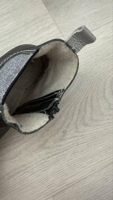 Продам ботинки осенние на девочку