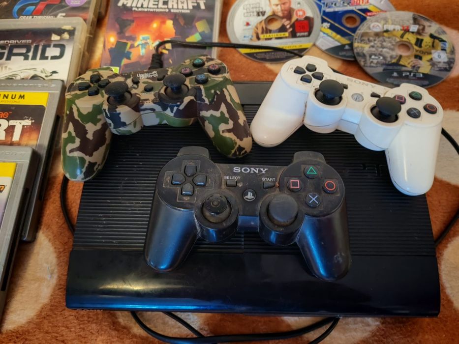 Vând joc PS3 plus 3console plus 23 de jocuri