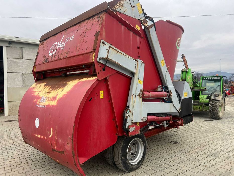 Remorca tehnologica / furajera BVL - 12 m³  ( electric si hidraulic )