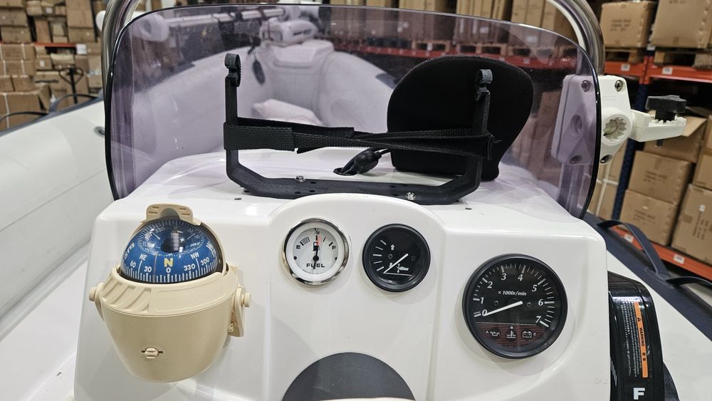 Лодка Tohamaran 5.8м с надуаваеми бордове