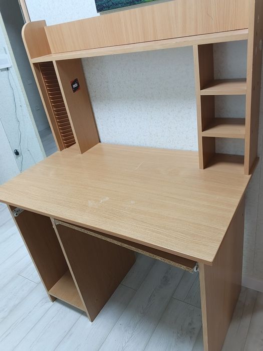 Компьютерный стол продам за 8000