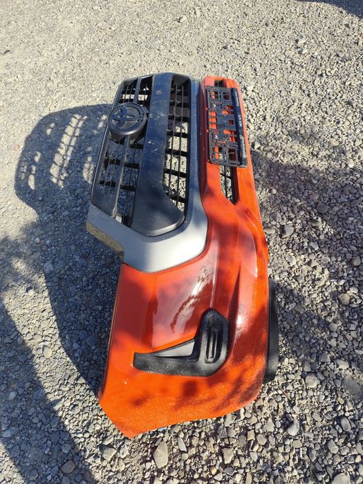 Bara fata Toyota hilux modelul nou. Stare aproape noua.