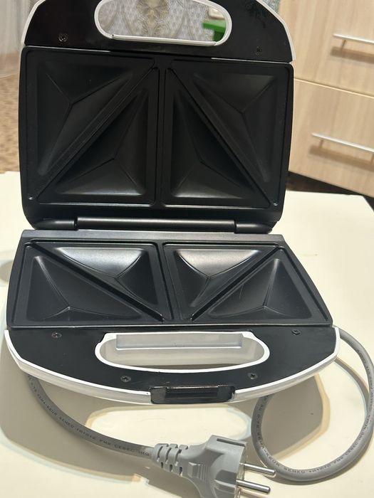 Вафельница PHILIPS новая