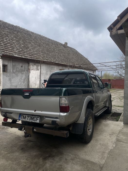 Mașină de vănzare Mitsubishi L200