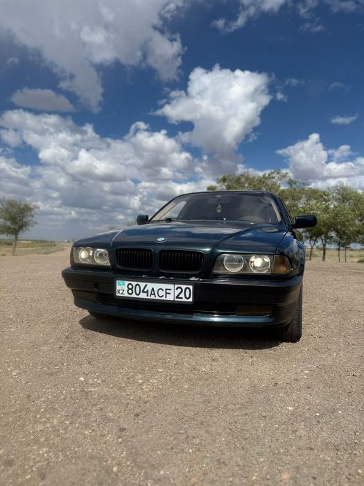 Продам BMW E38 730i