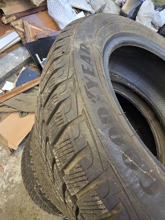 Зимни гуми перфектни Goodyear 225/55/17 карани 2 сезона