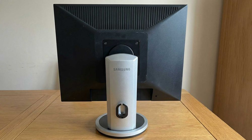 Монитор 20" Samsung SyncMaster 204B (1600x1200)