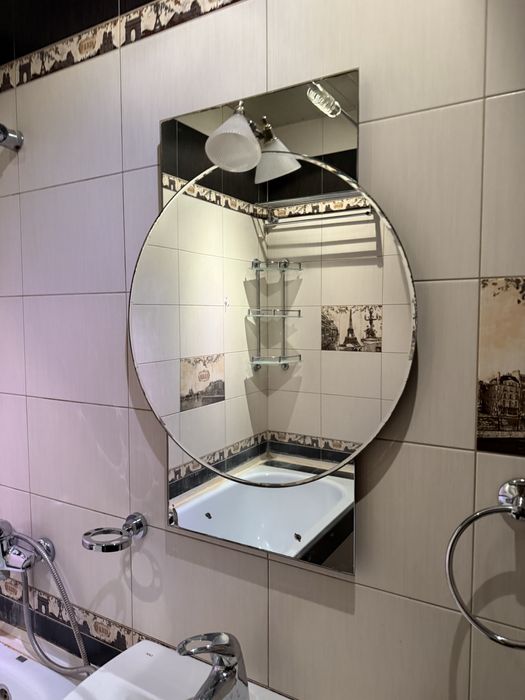 Зеркало и полки в ванную