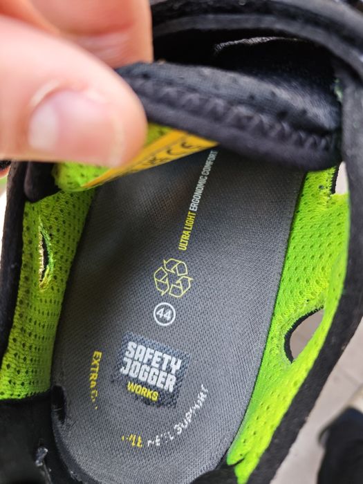 Продавам работни обувки Safety Jogger