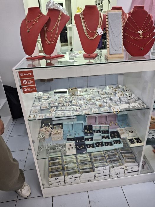 Продаю Витрины Стеклянные