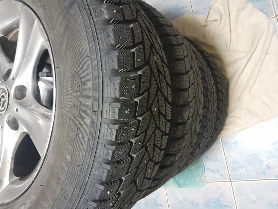 Продам зимние резины.