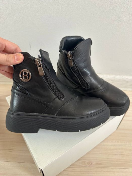 Кожаные сапожки на девочку