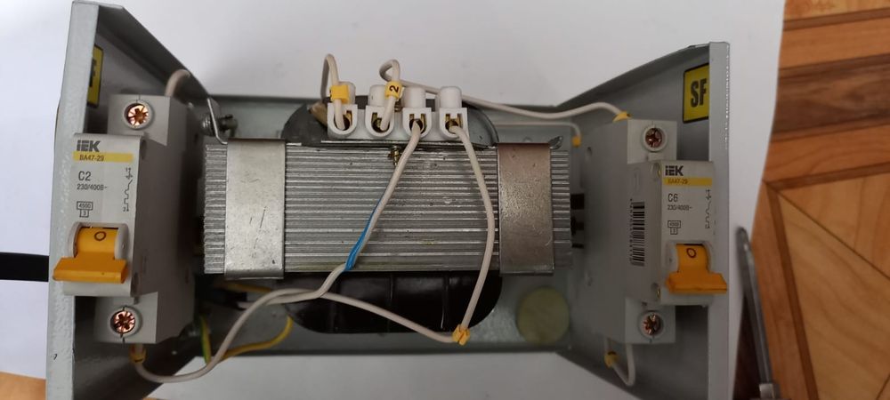 Продам Трансформатор Понижающий с 220 V на 36 вольт выход.