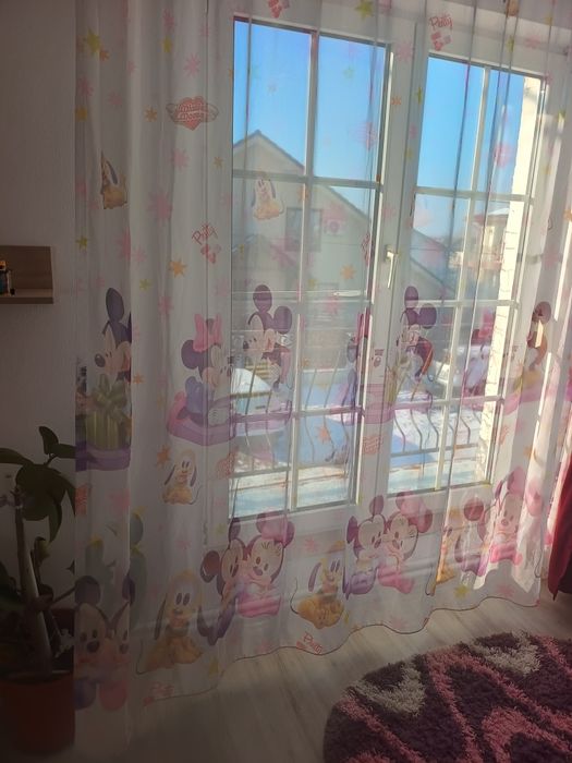 Perdele și candelabru cu Minnie mouse