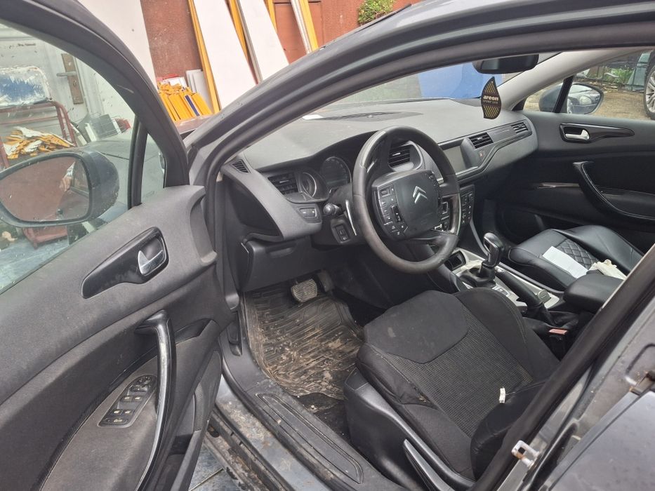 Dezmembrez Citroen C5  1.6 diesel 2011