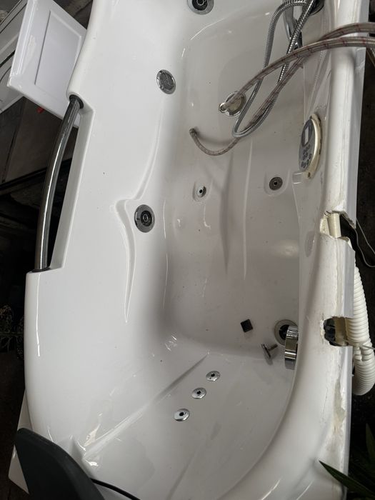 Cada baie cu hidromasaj