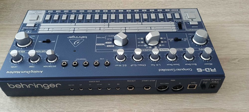 Behringer RD-6 Groove Box Синтезатор