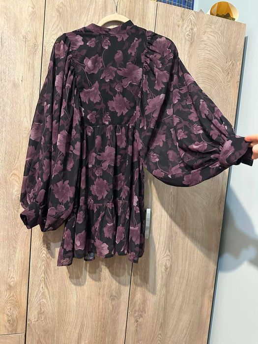 Рокля на цветя - широк ръкав