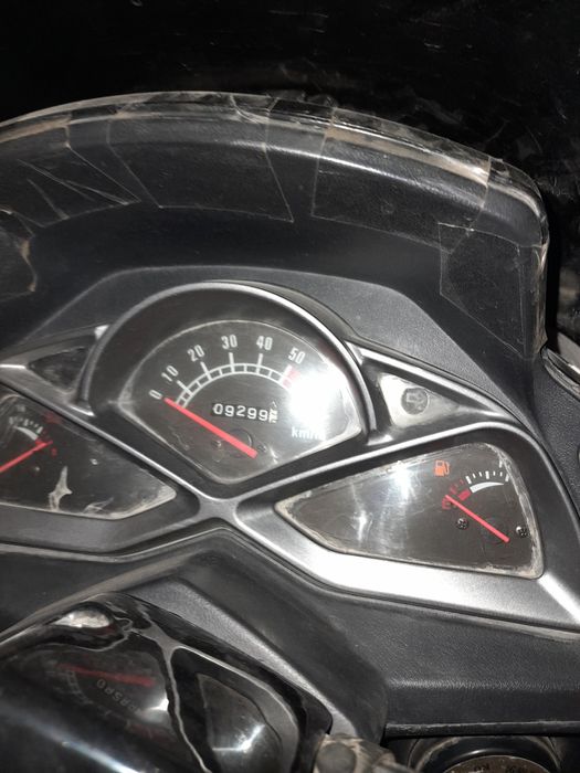 Skuter sotiladi 80kuba