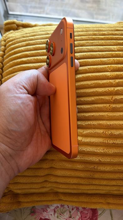 Vând schimb iphon 17pro ,el defapt e un iphon 11 bagat în carcasa de 17pro tot functional astept oferte