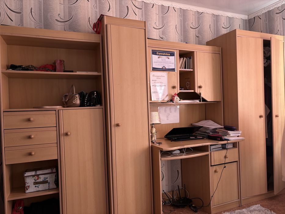 Комнатная стенка